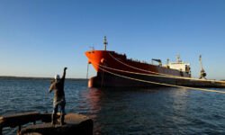 Estados Unidos permitirá la entrada a Cuba de un petrolero ruso, a pesar del bloqueo