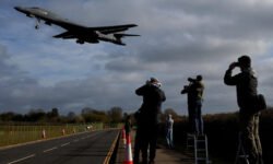 A un mes de guerra, ¿lanzará EE. UU. misiones terrestres en Irán?