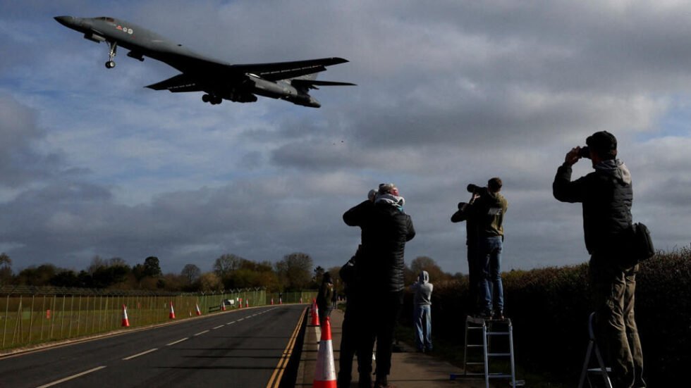 A un mes de guerra, ¿lanzará EE. UU. misiones terrestres en Irán?