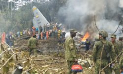Colombia: Un avión militar se estrelló en la frontera con Perú, causando la muerte de 64 personas