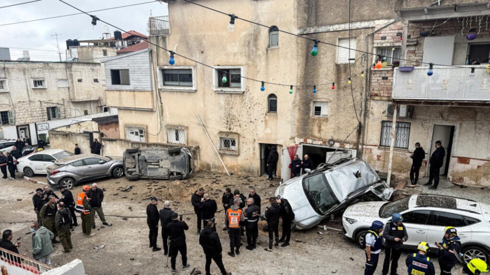 Misiles iraníes dejan seis heridos leves en Israel; Irán tramita ley para cobrar peaje en el estrecho de Ormuz