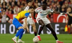 El Valencia deja al Sevilla al borde del abismo