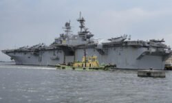 El envío del USS Tripoli y cientos de marines a Medio Oriente: ¿se perfila una operación terrestre de Trump?