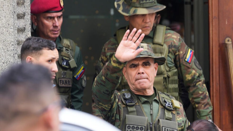 ¿Qué significa la salida de Vladimir Padrino López, el poderoso ministro de Defensa de Maduro?