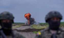 "27 cuerpos calcinados": Petro eleva el tono de sus denuncias contra Ecuador; Noboa niega bombardeos