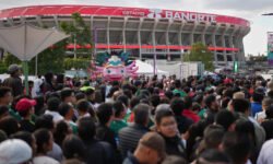 Reapertura fría y con tragedia para el estadio Azteca, sede de la inauguración mundialista