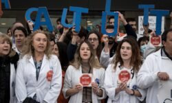 La segunda semana de huelga termina con cientos de miles de citas canceladas y sin acercamiento entre los médicos y Sanidad