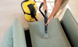 Esta aspiradora de agua especial para tapicerías dejará tu sofá como nuevo por menos de 60 euros