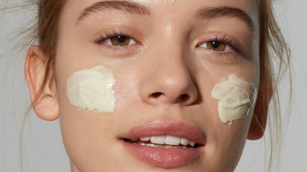 Por qué todo TikTok está obsesionado con la CC Cream Red Correct de Erborian