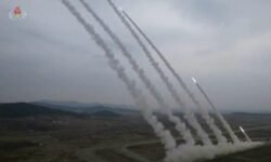 Corea del Norte prueba misiles balísticos y eleva tensiones con Corea del Sur y EE. UU.