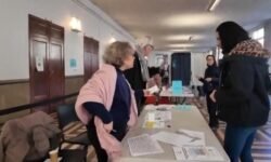 Francia vota a sus alcaldes en unas municipales con mirada en 2027