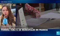 Francia elige alcaldes en elecciones municipales con 48,9 % de participación