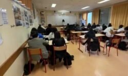 Polonia impulsa la prohibición de celulares en las aulas de clase