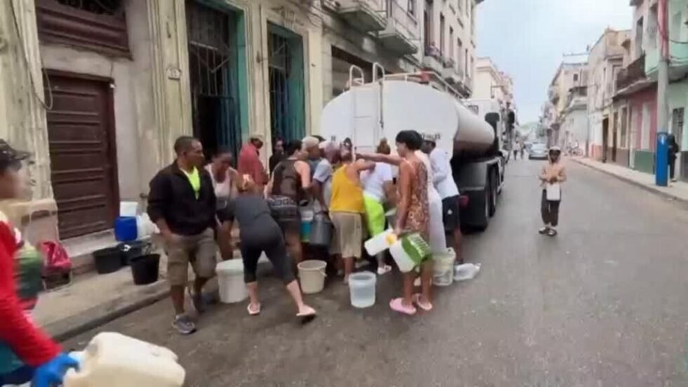 Cuba sin bienes básicos: escasez de agua y combustible agrava la crisis en la isla