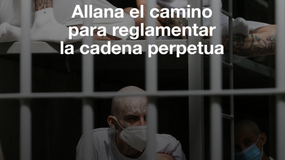 El Salvador allana el camino para reglamentar la cadena perpetua
