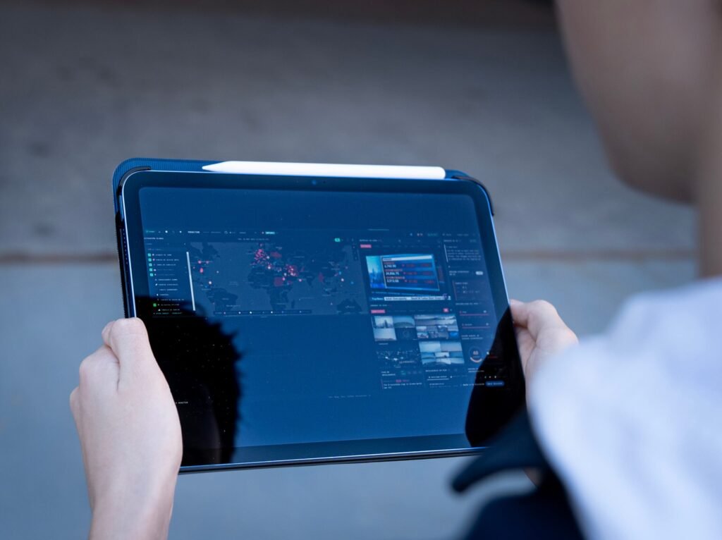 El riesgo de seguir en directo el conflicto de Oriente Próximo en plataformas hechas con IA: “Hacen que parezca casi como un videojuego”