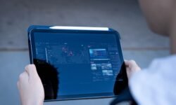 El riesgo de seguir en directo el conflicto de Oriente Próximo en plataformas hechas con IA: “Hacen que parezca casi como un videojuego”