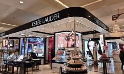Estée Lauder, el gigante de la belleza que busca superar un bache de la mano de Puig