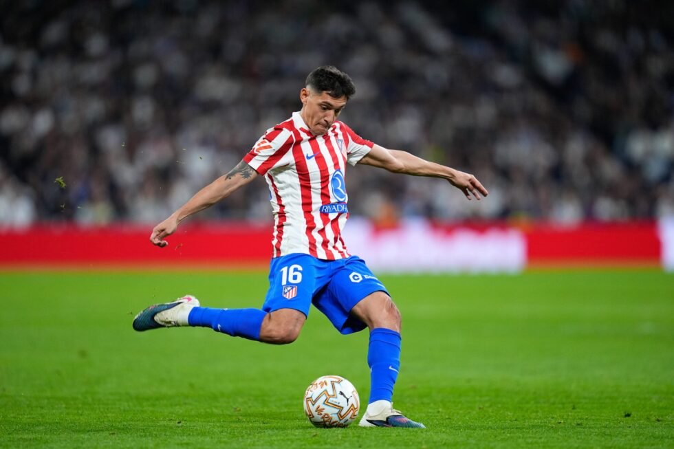 Los fallos en defensa del Atlético anulan los golazos de Lookman y Nahuel Molina