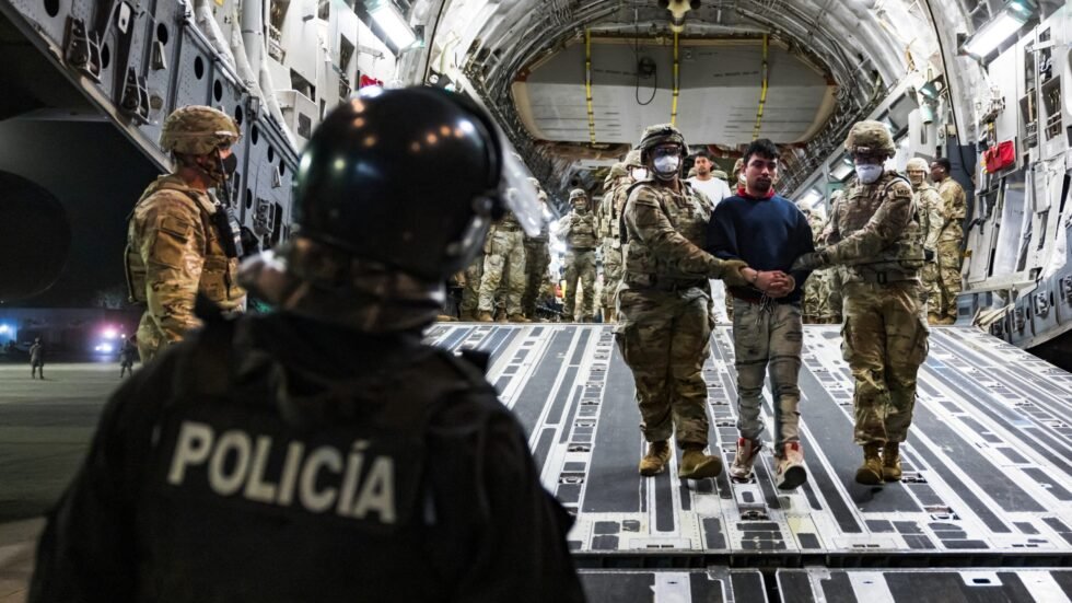 Human Rights Watch acusa a El Salvador de desaparición forzada de 11 salvadoreños deportados desde Estados Unidos