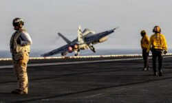 EE. UU. e Irán compiten por encontrar al piloto de un caza estadounidense derribado