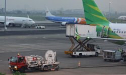 Indonesia autoriza a aerolíneas a subir hasta 13% el precio de los tiquetes por crisis energética