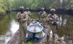 Ecuador eleva los aranceles a Colombia del 50% al 100% y escala la disputa por la seguridad fronteriza