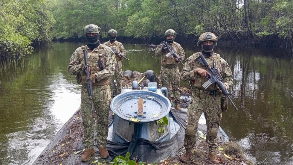 Ecuador eleva los aranceles a Colombia del 50% al 100% y escala la disputa por la seguridad fronteriza