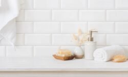 Adiós a frotar: el cepillo eléctrico que limpia los azulejos y el baño en la mitad de tiempo (y sin esfuerzo)