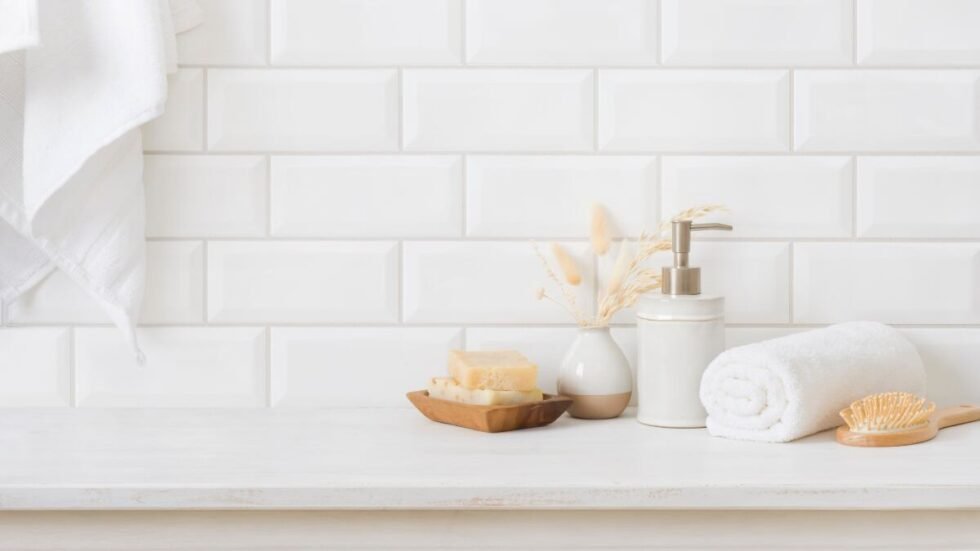 Adiós a frotar: el cepillo eléctrico que limpia los azulejos y el baño en la mitad de tiempo (y sin esfuerzo)