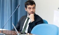 Bustinduy atribuye a una “campaña orquestada” el que se dé por perdido el decreto sobre vivienda