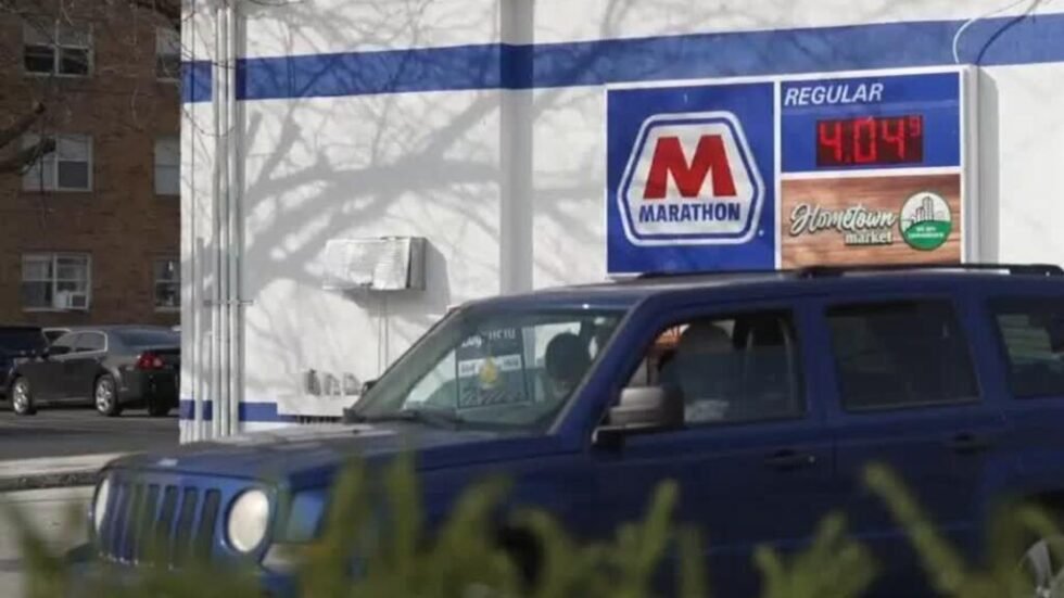 Precios del combustible en EE. UU. superan los 4 dólares por galón por primera vez desde 2022