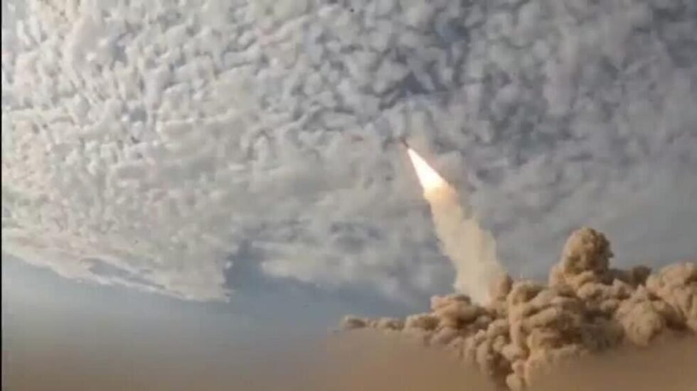 Irán exhibe su arsenal mientras Trump dice estar cerca de terminar sus objetivos