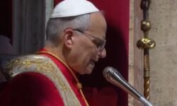 León XIV llama a la paz mundial en su primera Pascua como papa