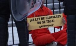 "La ley de glaciares no se toca": protestas en Argentina por posible modificación de la norma