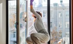 El limpiacristales magnético que deja las ventanas impolutas por dentro y por fuera sin correr riesgos