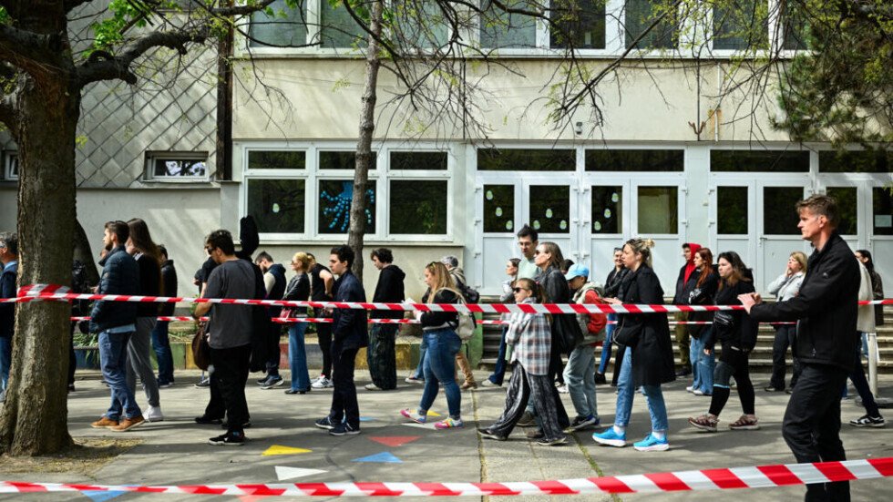 Hungría: al mediodía récord de participación en las elecciones que amenazan el poder de Orbán