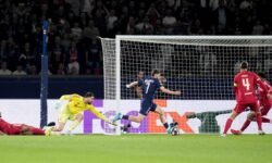 Kvaratskhelia pone al Liverpool contra las cuerdas