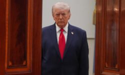 Expertos alertan: la amenaza de Trump contra infraestructuras en Irán podría ser un crimen de guerra