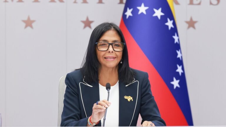 Estados Unidos levanta las sanciones contra Delcy Rodríguez