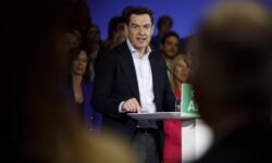 El ‘CIS andaluz’ sitúa a Moreno al borde de la mayoría absoluta y confirma el frenazo de Vox