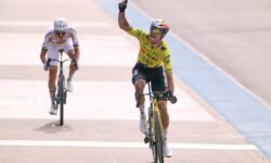 Van Aert le arrebata la París-Roubaix a Pogacar