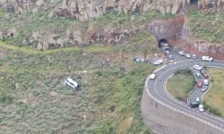 Un muerto y tres heridos graves tras precipitarse un autocar en La Gomera