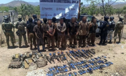 La Marina detiene a 13 presuntos integrantes de Los Chapitos en Rosario, Sinaloa