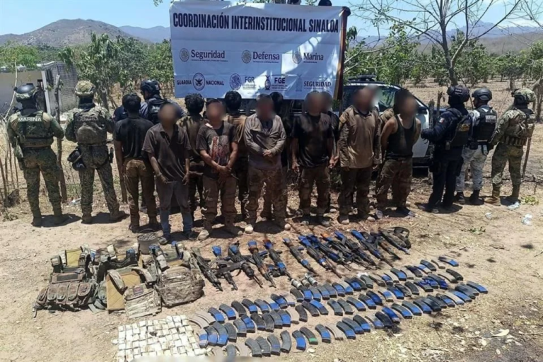La Marina detiene a 13 presuntos integrantes de Los Chapitos en Rosario, Sinaloa