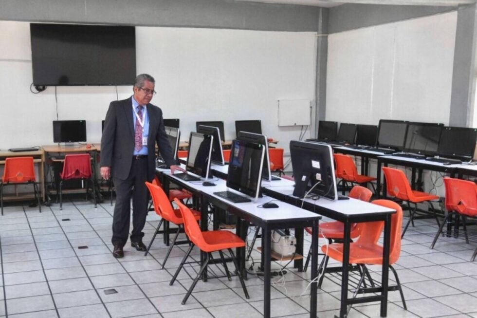 El Congreso de CDMX aprueba una reforma para proteger a los maestros de agresiones en las escuelas
