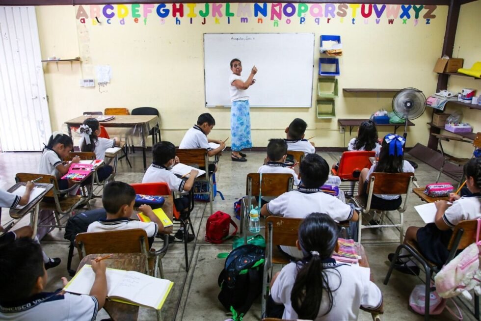 Tras fallo de la SCJN, Profeco aclara qué pueden cobrar y qué no las escuelas privadas