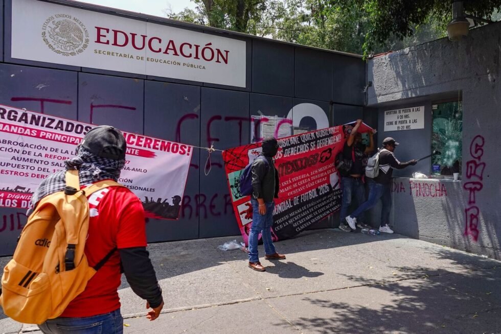 Es muy difícil echar atrás la reforma de pensiones de 2007, reitera gobierno a la CNTE