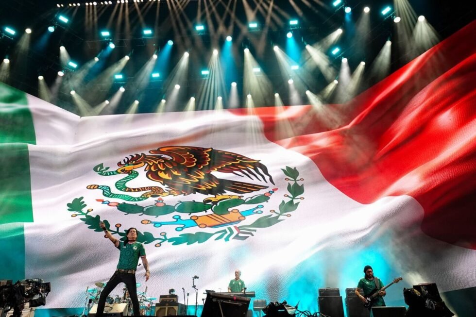 "La justicia no tiene madre": Caifanes dedica noche a buscadoras de desaparecidos en México