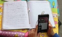 Gobierno va por regulación nacional de celulares en aulas mientras 16 estados ya los restringen